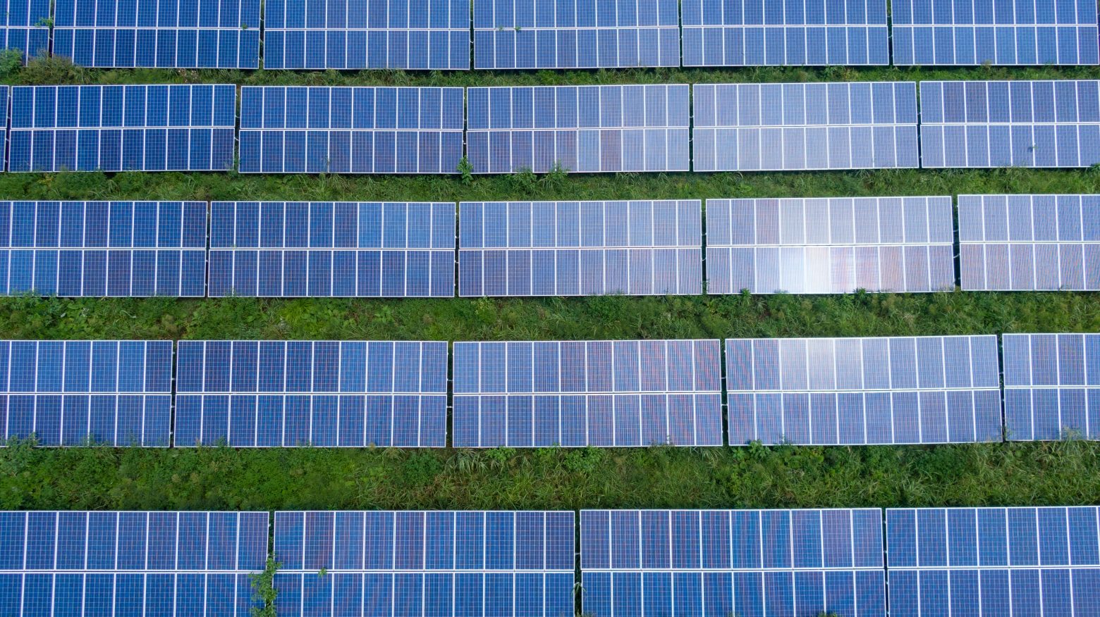 ¿Qué beneficios tiene la energía solar?