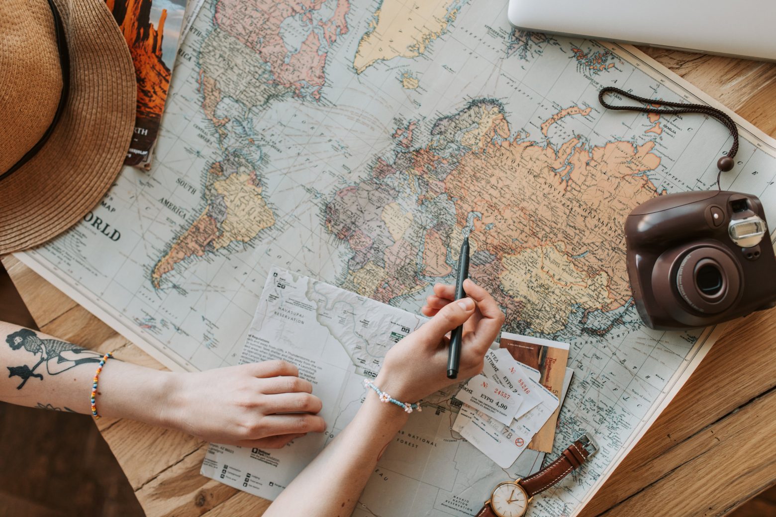Guía práctica para monetizar tu blog de viajes en ”Cómete el mundo”: Convierte tu pasión en ingresos