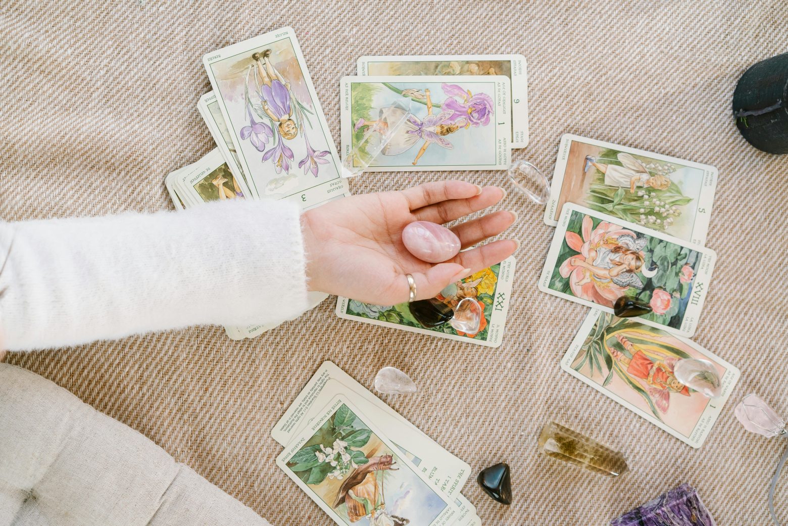 Elegir con Sabiduría: Cómo Identificar un Servicio de Tarot Telefónico Fiable con Bonos y Transparencia